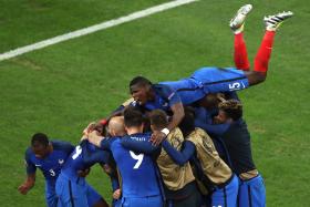 EURO2016: FRANÇA NOS ‘OITAVOS’, AO BATER ALBÂNIA COM DOIS GOLOS ‘TARDIOS’