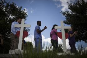 OBAMA APELA AO FIM DA VIOLÊNCIA CONTRA A COMUNIDADE LGBT DURANTE VISITA A ORLANDO