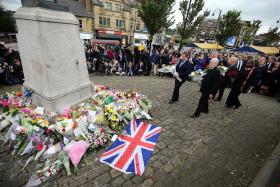 AUTORIDADES BRITÂNICAS ACUSAM HOMEM POR HOMICÍDIO DE DEPUTADA TRABALHISTA JO COX