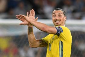 IBRAHIMOVIC ANUNCIA INGRESSO NO MANCHESTER UNITED