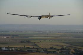 AVIÃO IMPULSIONADO A ENERGIA SOLAR ATERROU EM SEVILHA APÓS CRUZAR O ATLÂNTICO