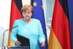 BREXIT: ANGELA MERKEL REÚNE-SE COM FRANÇOIS HOLLANDE E MATTEO RENZI NA 2.ª FEIRA