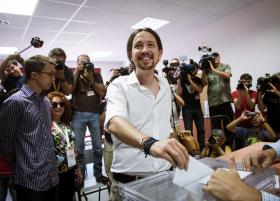 IGLESIAS DIZ QUE PODEMOS VAI “GANHAR” ELEIÇÕES EM ESPANHA E ESTENDE A MÃO AO PSOE