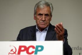 JERÓNIMO DIZ QUE PORTUGAL DEVE ESTAR PREPARADO PARA SE LIBERTAR DO EURO, MAS SEM REFERENDO