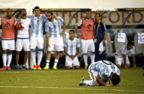 MESSI ANUNCIA ADEUS À SELEÇÃO ARGENTINA