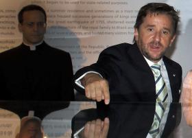 DIRETOR DO MUSEU DA PRESIDÊNCIA DETIDO POR SUSPEITA DE SEIS CRIMES