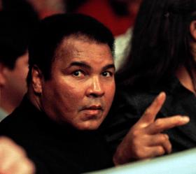 MUHAMMAD ALI HOSPITALIZADO POR PROBLEMAS RESPIRATÓRIOS