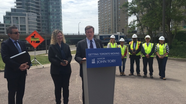 O presidente John Tory faz um anúncio sobre as obras de construção da Gardiner Expressway - 15 de junho de 2016. (Ken Enlow)