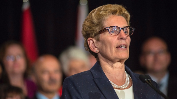 A primeira-ministra do Ontário Kathleen Wynne diz que a província está a trabalhar de perto com o governo federal para avançar com a expansão da CPP. (Eduardo Lima / The Canadian Press)