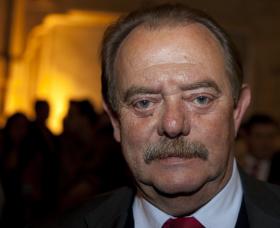 EX-FUTEBOLISTA ARTUR CORREIA MORRE AOS 66 ANOS