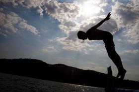 TEMPO QUENTE COM TEMPERATURAS MÁXIMAS A VARIAR ENTRE OS 32 E OS 41 GRAUS