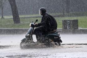 CHUVA TORRENCIAL PROVOCA INUNDAÇÕES EM LOJAS, IGREJA E VINHAS DE SABROSA