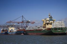 EXPORTAÇÕES PARA ANGOLA CAEM 42,5% E IMPORTAÇÕES 99,8% EM MAIO – INE