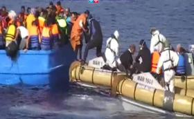 MIGRAÇÕES: MARINHA ITALIANA E ONG AJUDAM A SALVAR 6.000 PESSOAS DESDE QUINTA-FEIRA