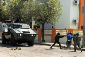 HOMENS DA RENAMO ATACAM LOCALIDADE NO CENTRO DE MOÇAMBIQUE — POLÍCIA