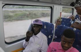 SECRETÁRIO DE ESTADO VIAJA DE COMBOIO EM LUANDA PARA VISITAR EMPRESAS PORTUGUESAS
