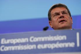 SANÇÕES: COMISSÃO AINDA SEM PROPOSTA DE MULTA E DECISÃO SOBRE FUNDOS ATRASADA