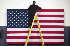 DONALD TRUMP E HILLARY CLINTON EMPATADOS NA SONDAGEM MAIS RECENTE