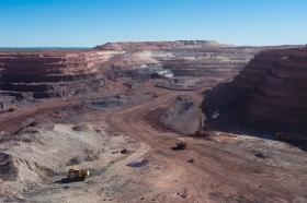 ANGOLA QUER RELANÇAR EXPORTAÇÃO DE FERRO APÓS SUSPENSÃO A PARTIR DE 1975