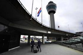 AVISO OBRIGA A REFORÇO DE CONTROLO DE SEGURANÇA NO AEROPORTO DE SCHIPOL, NA HOLANDA