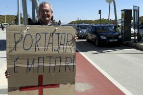 PSD/ALGARVE CRITICA PS E GOVERNO POR CONTINUAREM SEM REDUZIR PORTAGENS NA A22