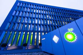 BP COM PREJUÍZOS DE 2.002 MILHÕES DE DÓLARES NO 1.º SEMESTRE DO ANO