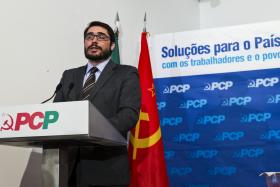 PCP DIZ QUE ADIAMENTO FAZ PARTE DE CHANTAGEM COM APOIO DE PSD E CDS-PP