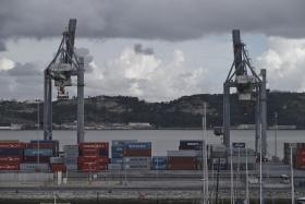 EXPORTAÇÕES CAEM 0,7% E IMPORTAÇÕES DESCEM 3,2% EM MAIO EM TERMOS HOMÓLOGOS