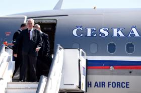 PRESIDENTE CHECO SUGERE REFERENDO SOBRE UNIÃO EUROPEIA E NATO