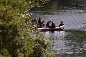 PJ DETEVE MULHER DE BARCELOS QUE SE ATIROU AO RIO COM O FILHO AO COLO