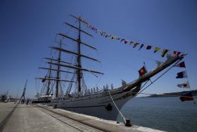 EM CABO VERDE, SAGRES TORNA-SE PRIMEIRO NAVIO PORTUGUÊS CONDECORADO NO ESTRANGEIRO