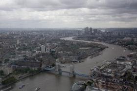 HOMEM DE 20 ANOS, DE ORIGEM PORTUGUESA, ESFAQUEADO EM PARQUE LONDRINO