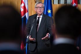 BREXIT: JUNCKER DIZ QUE “HERÓIS DE ONTEM SÃO HOJE TRISTES HERÓIS”