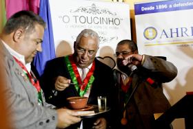 ANTÓNIO COSTA AFIRMA QUE DESCIDA DA TAXA DO IVA NA RESTAURAÇÃO VEM CORRIGIR ERRO