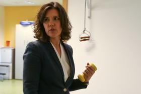 MILHÕES DA DESCIDA DO IVA DA RESTAURAÇÃO SERIAM MAIS BEM APLICADOS NA NATALIDADE — CRISTAS