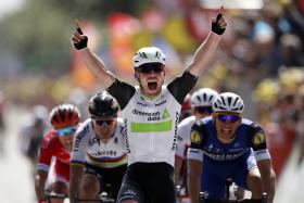 TOUR: CAVENDISH VENCE PRIMEIRA ETAPA E VESTE A CAMISOLA AMARELA