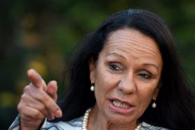 MULHER INDÍGENA FAZ HISTÓRIA NA POLÍTICA DA AUSTRÁLIA AO CONQUISTAR LUGAR NO PARLAMENTO