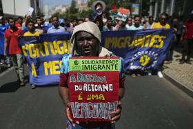 CENTENAS PROTESTARAM EM LISBOA CONTRA NOVAS REGRAS DE IMIGRAÇÃO