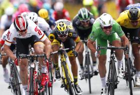 MARK CAVENDISH ‘BISA’ NA TERCEIRA ETAPA DA 103.ª VOLTA A FRANÇA
