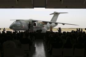 EMBRAER E BOEING FAZEM PARCERIA PARA VENDA CONJUNTA DE AVIÃO MILITAR KC-390