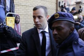 ATLETA SUL-AFRICANO OSCAR PISTORIUS CONDENADO A SEIS ANOS DE PRISÃO – TRIBUNAL