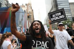 EUA RESTRINGEM ESPAÇO AÉREO EM TORNO DE DALLAS APÓS DISPAROS SOBRE 11 POLÍCIAS