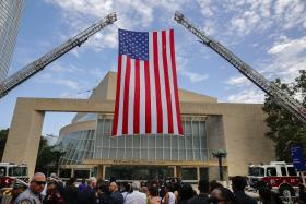 TRÊS POLÍCIAS MORTOS E VÁRIOS FERIDOS EM TIROTEIO EM BATON ROUGE, EUA