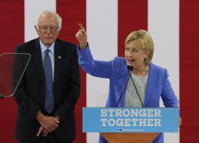 HILLARY CLINTON DIZ QUE JUNTAMENTE COM SANDERS VAI VENCER AS PRESIDENCIAIS