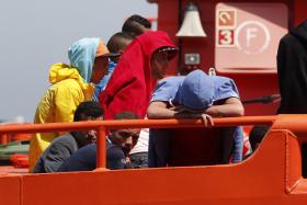 GRUPO DE 30 IMIGRANTES ARGELINOS SALVO PELAS AUTORIDADES MARÍTIMAS ESPANHOLAS
