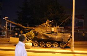 TURQUIA:HELICÓPTERO MILITAR TURCO ATERRA NA GRÉCIA COM OITO HOMENS QUE PEDEM ASILO