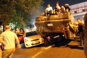 TURQUIA: 90 MORTOS, MAIS DE 1.150 FERIDOS, SEGUNDO NOVO BALANÇO, RENDEM-SE 200 ‘REBELDES’