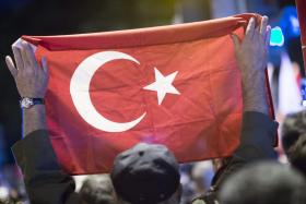 TURQUIA: DETIDO UM DOS JUÍZES DO TRIBUNAL CONSTITUCIONAL