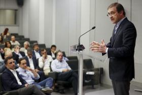 PASSOS COELHO AFIRMA QUE PORTUGAL PODE NÃO CUMPRIR METAS DO DÉFICE