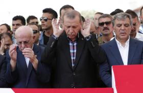 TURQUIA: DESPEDIDOS QUASE 9.000 FUNCIONÁRIOS DO MINISTÉRIO DO INTERIOR